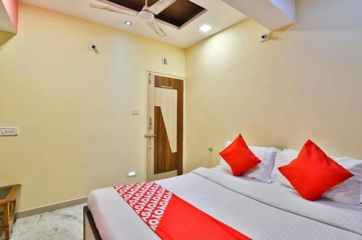 Honey Bunny Hotel Ahmedabad